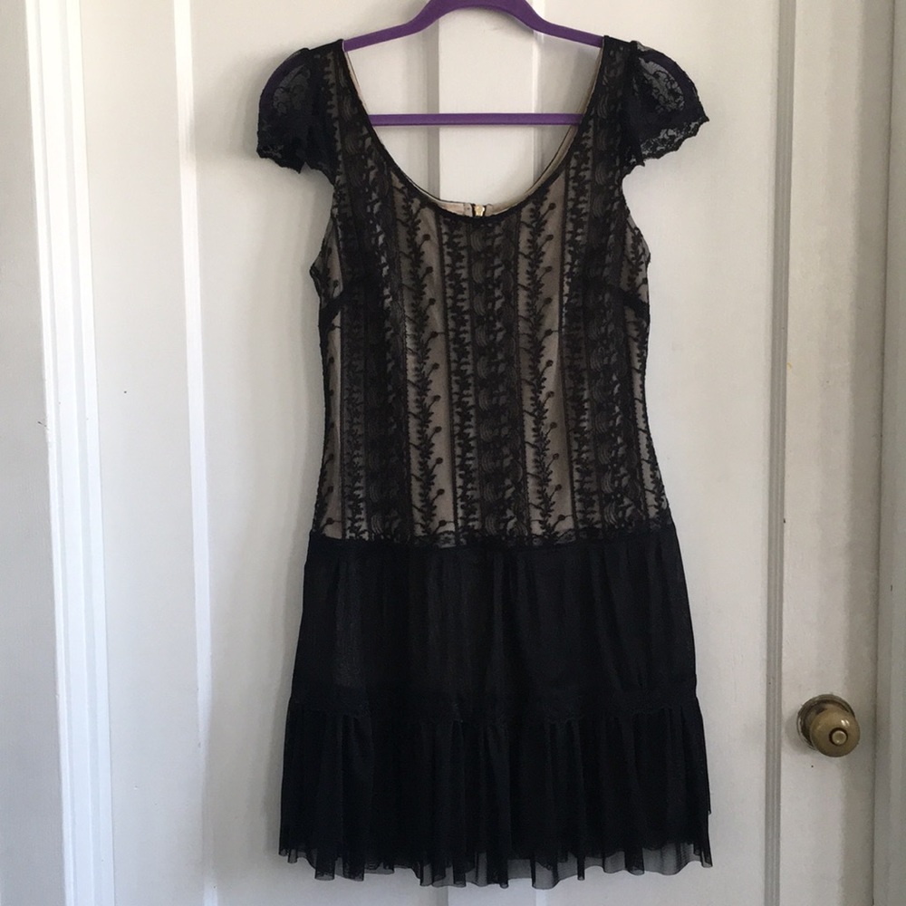 Pinky lace dress with Cap sleeves